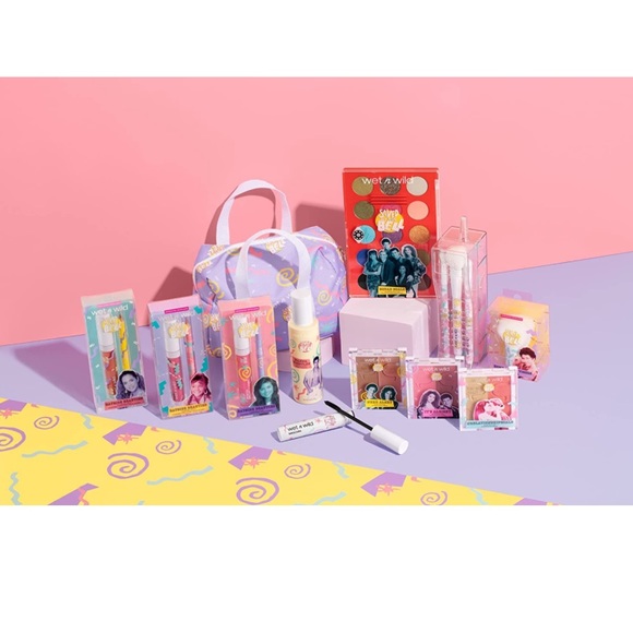 Wet n Wild Saved By The Bell Makeup Bag, Makeup Bag Carry Handle, Full Zipper - Picture 3 of 3